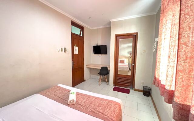 Winotosastro Hotel by Athelu