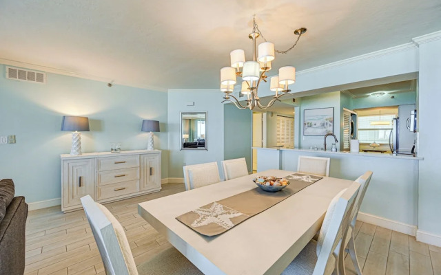 Oceanfront Marco Island Escape w/ Beach Access!