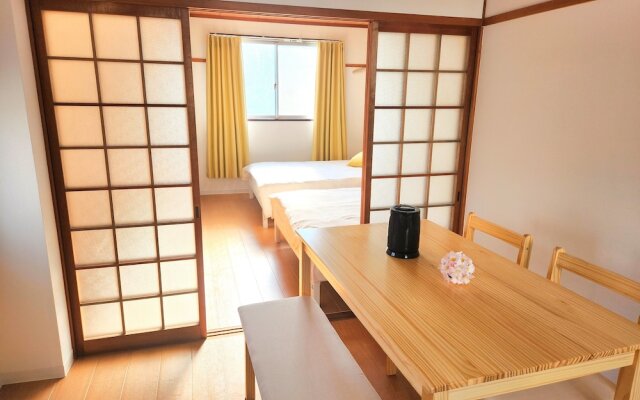 Namba 1 Station.4people.Japanese fell