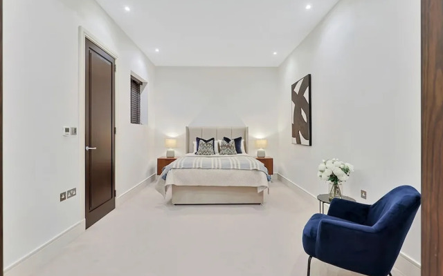 Luxe Home With Cinema Room - South Kensington