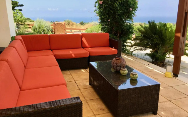 Villa Panorama - Stunning views in villa with hot tub, pool, garden