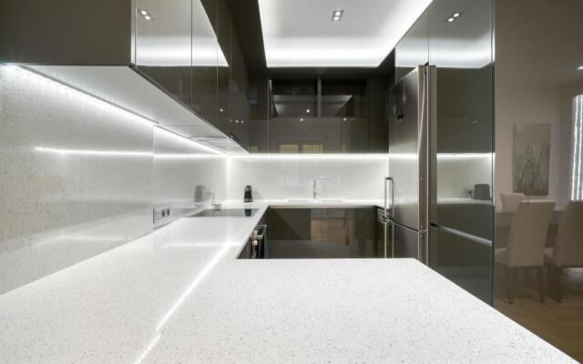 Stunning Central 170m2 3 Bedroom 3 Bathroom, Sleeps 10 Guests