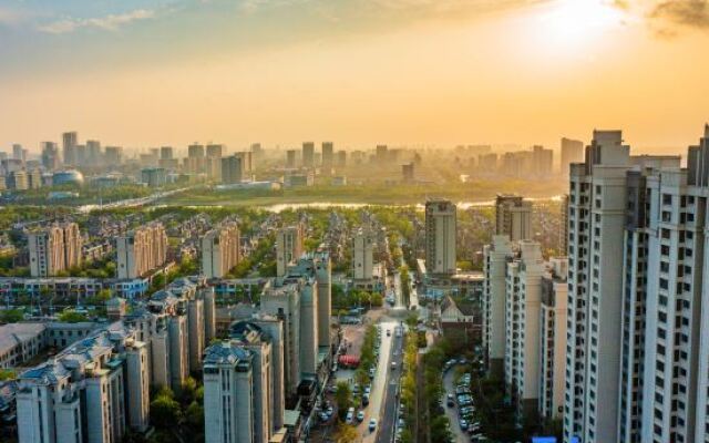 Yishuwan Hotel (Hi-tech Zone Shimao 52+ Shopping Center)
