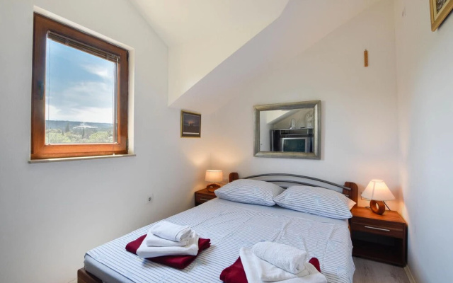 Nice Home in Skrip With 4 Bedrooms, Wifi and Outdoor Swimming Pool