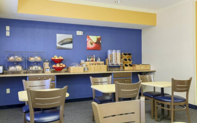 Fairfield Inn by Marriott Tracy