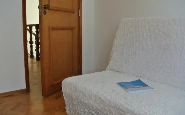Alcobaca Hostel - Blue House