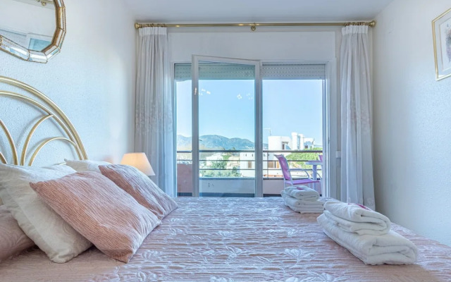 Waterfront Apartment With Large Terrace and Parking Space