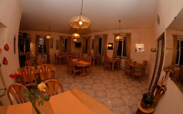 Relax House