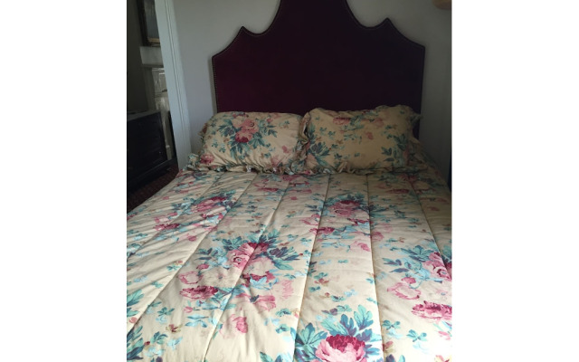 Nine-0-Five Royal Hotel