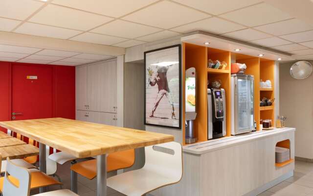 Première Classe La Ville-Du-Bois