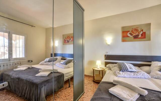 Villa - 4 Bedrooms with Sea views - 104991