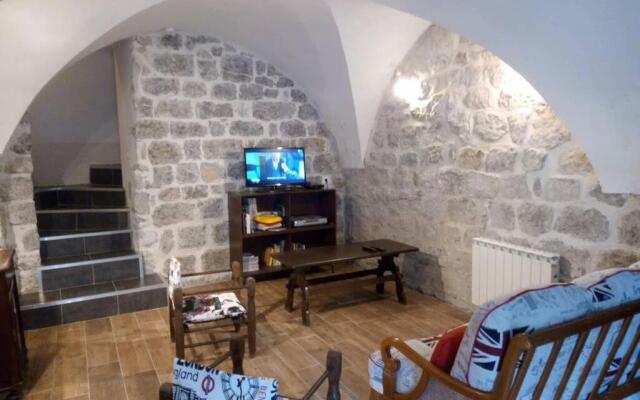 maison pierre et voûte au cœur du village