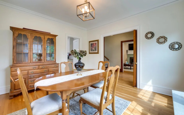 Cleveland Heights Retreat: Close to Everything!