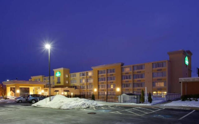 Clarion Hotel Business District