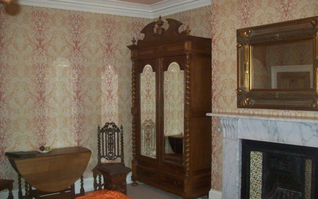Roxbro House