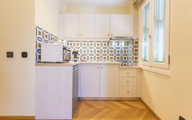 Ipelhome Plaka Boutique Apartments