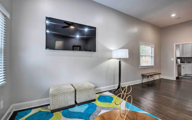 Atlanta Retreat w/ Deck in Greenbriar Area!