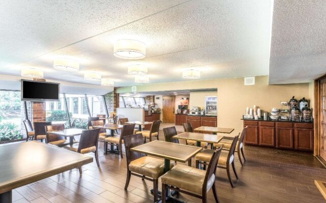 Comfort Inn Lansing West