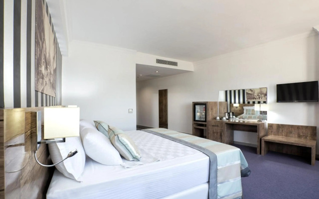Monte Carlo Inn Vaughan Suites