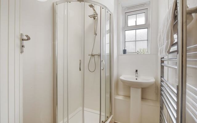 The Xavier Flat by Kasar Stays