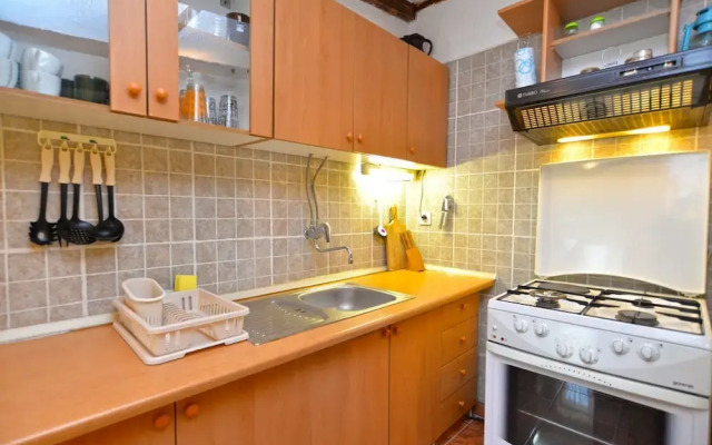 Apartment 498