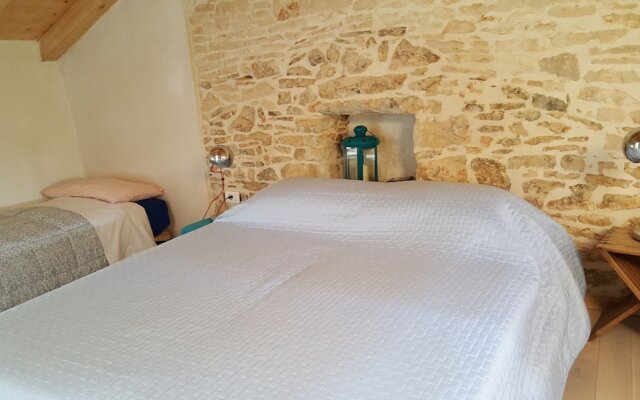 Fabulous Stone House and Large Natural Pool