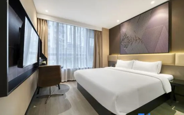 IU Hotel (Chongqing Jiefangbei Hongyadong Branch)