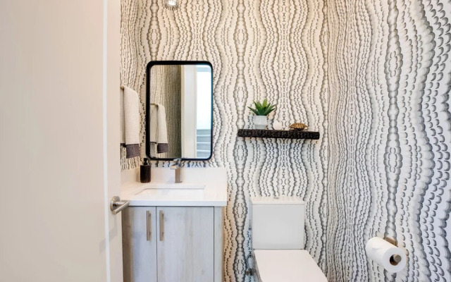 Seaside Vacation Rental: Walk to Beach & Downtown!