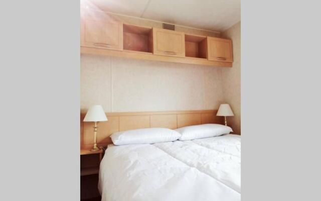 Beachside, Family-friendly, WiFi, 8 berth Caravan 133