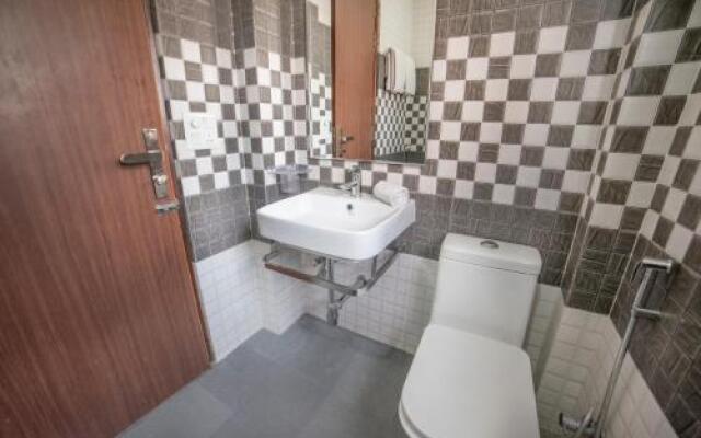 FabHotel Mannat Residency Sec 52