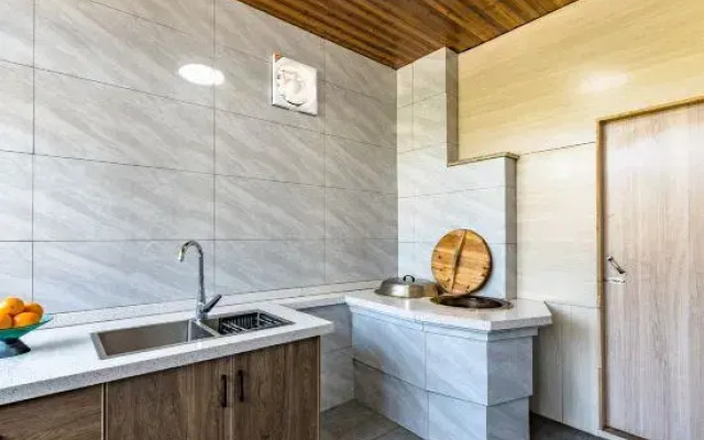 Lock Mountain Homestay