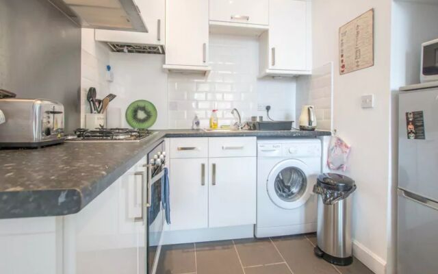 2 Bedroom Flat Near City Centre