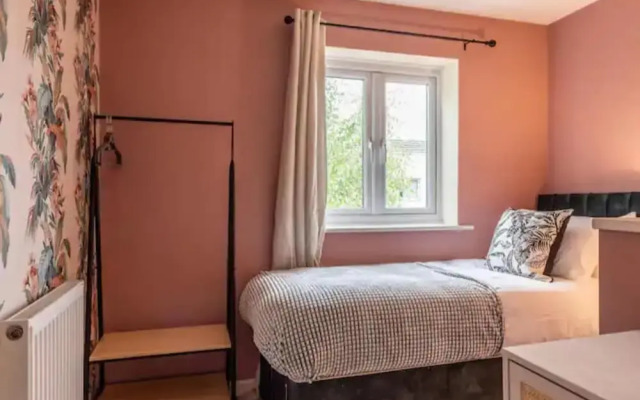 Charming Whitehurst Drive Nest in Manchester