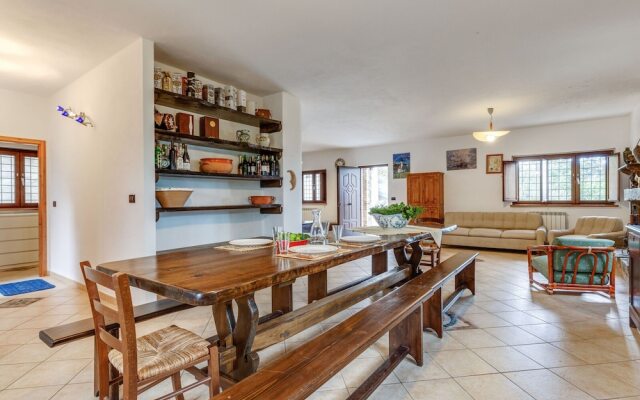 Chalet in Motta Santa Lucia in Greenery