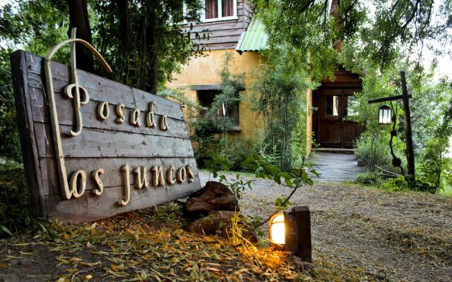 Los Juncos Patagonian Lake House