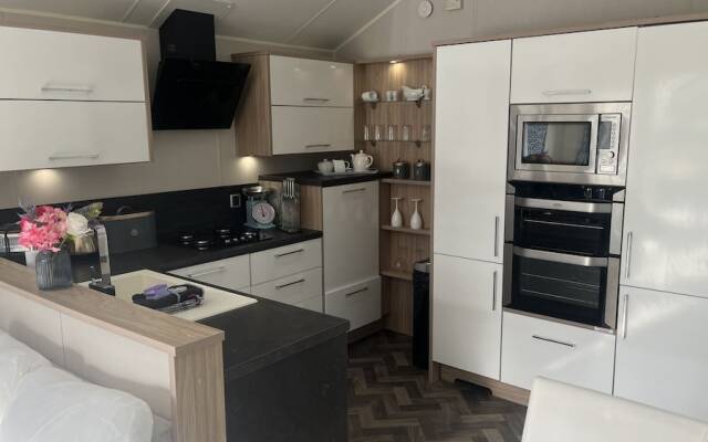 Pet Friendly 2-bed Lodge Near Preston & Blackpool