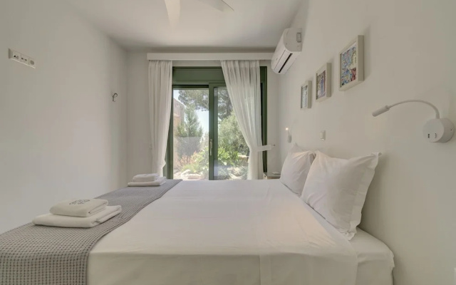 Ouzo Stone House 1, with private pool