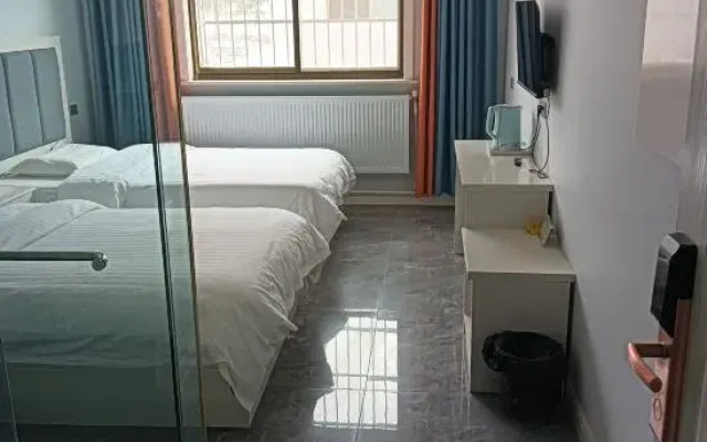 Yunzhihai Hotel (Huashan Visitor Center Branch)