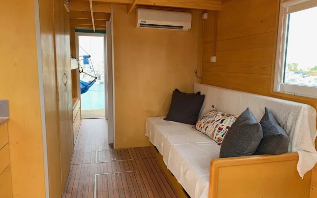 Vintage Classic 70s Boat!