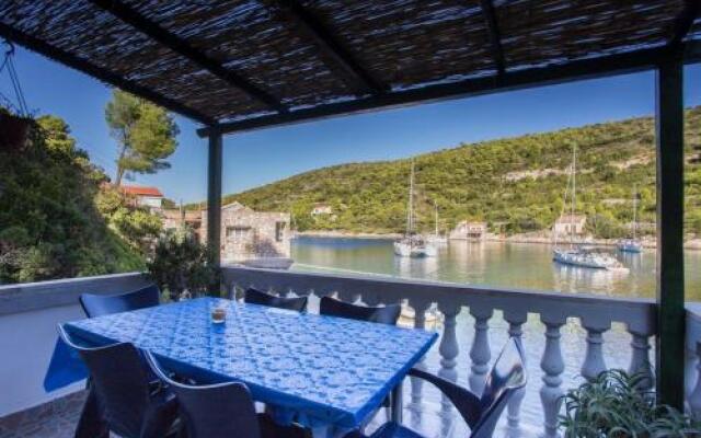 Holiday House Macic