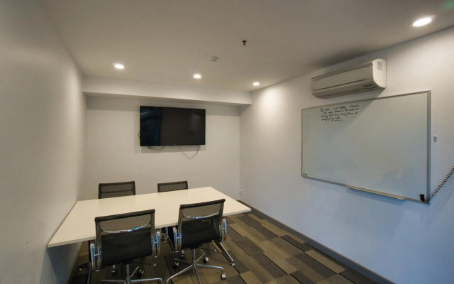 Luxury 2 Bedroom Apartment - Adelaide CBD