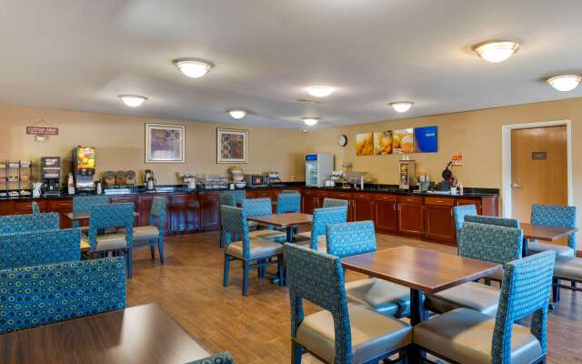 Comfort Inn & Suites Cincinnati Eastgate