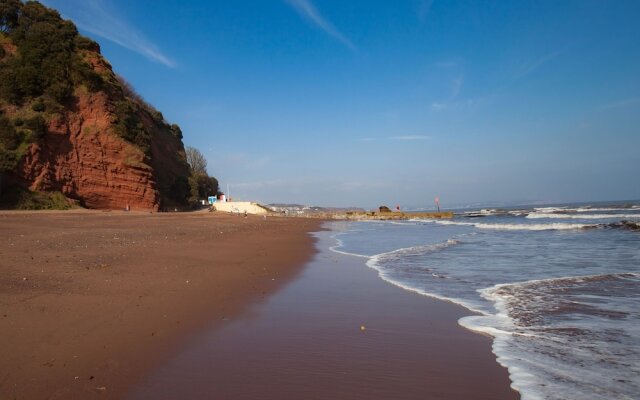 Modern Apartment in Dawlish With Dawlish Coast View