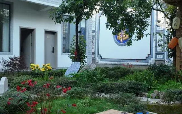 Thumb Courtyard-Style Hotel (Erhai Lake Xiaoputuo)