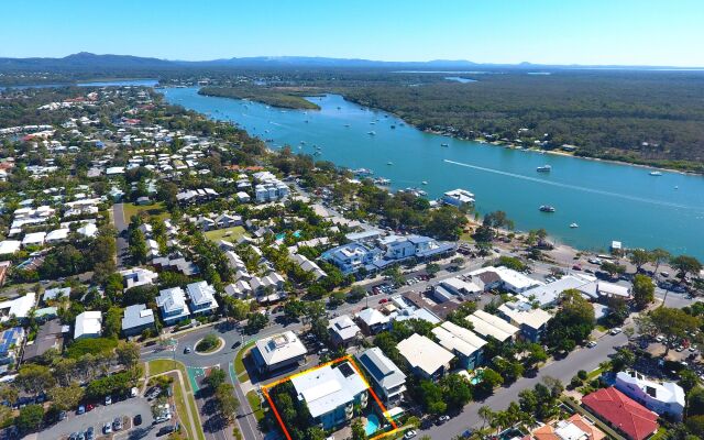 Noosa River Sandy Shores