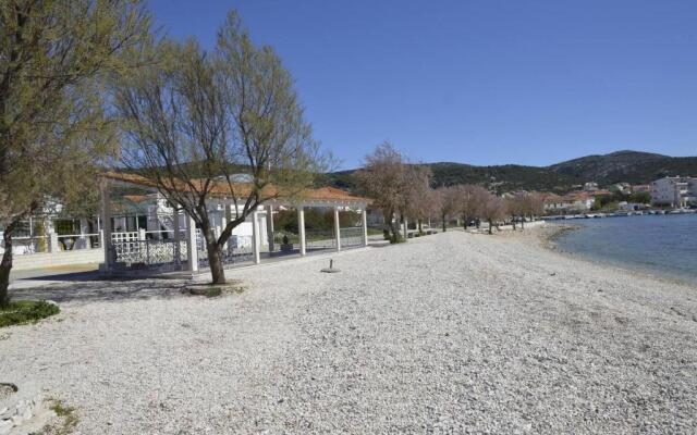 Lovely 2-bed Apartment in Vinisce, Close to Beach