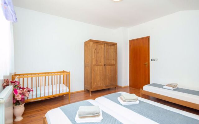 Vinka Laginji in Laginji