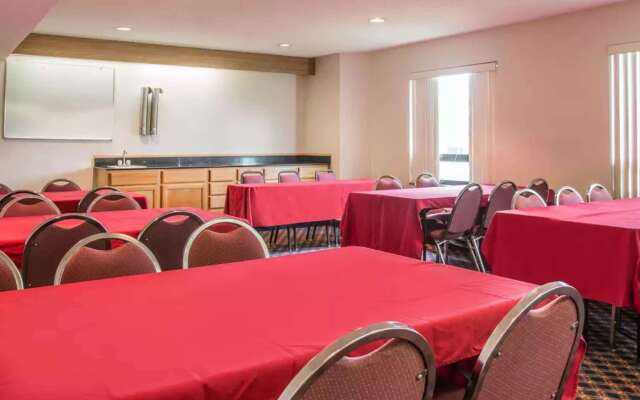 Days Inn by Wyndham Flint/Bishop International Airport