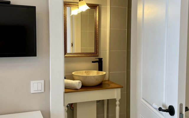 1870 Tas Konak Otel Sanat Sokagi