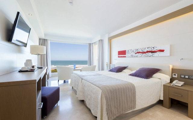 Hipotels Playa La Barrosa - Adults Only